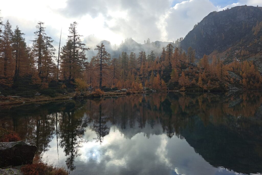 16.10.2026: Ri d'Alzasca TI, mystische Stimmung am Lago d'Alzasca auf 1855 m ü. M.