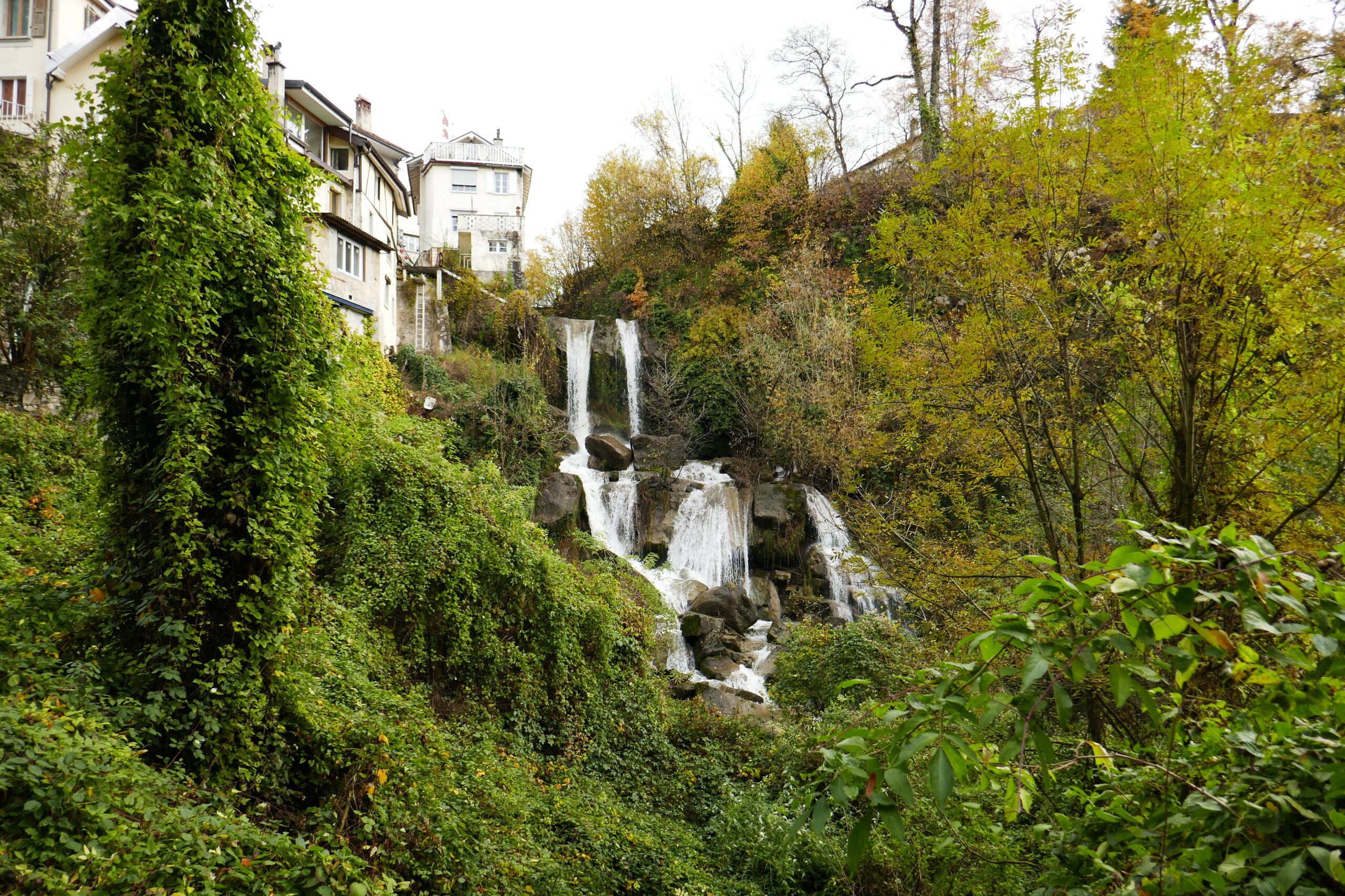 07.11.2016: Le Forestay bei Chexbres VD, Ein Wasserfall mit Bezug zur modernen Kunst um Marcel Duchamp (1887-1968), (s. Bericht)