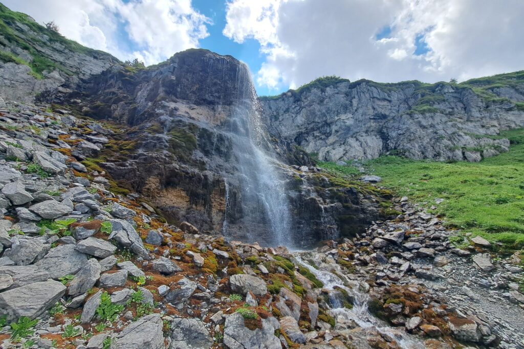 01.07.2025: Efibach, Silenen UR, der vertuffte Wasserfall, wenige Meter unter dem Beginn des Bachs